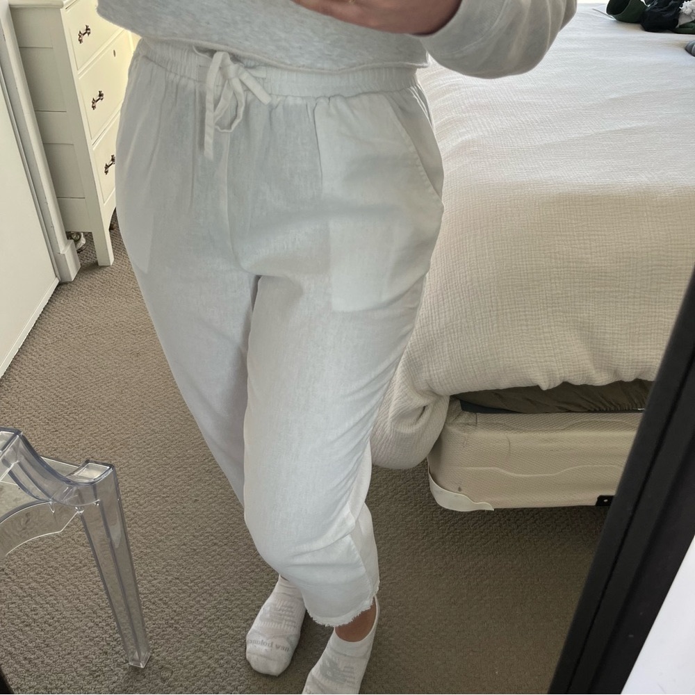 Charlie Paige White Linen Ankle Pants - Size M